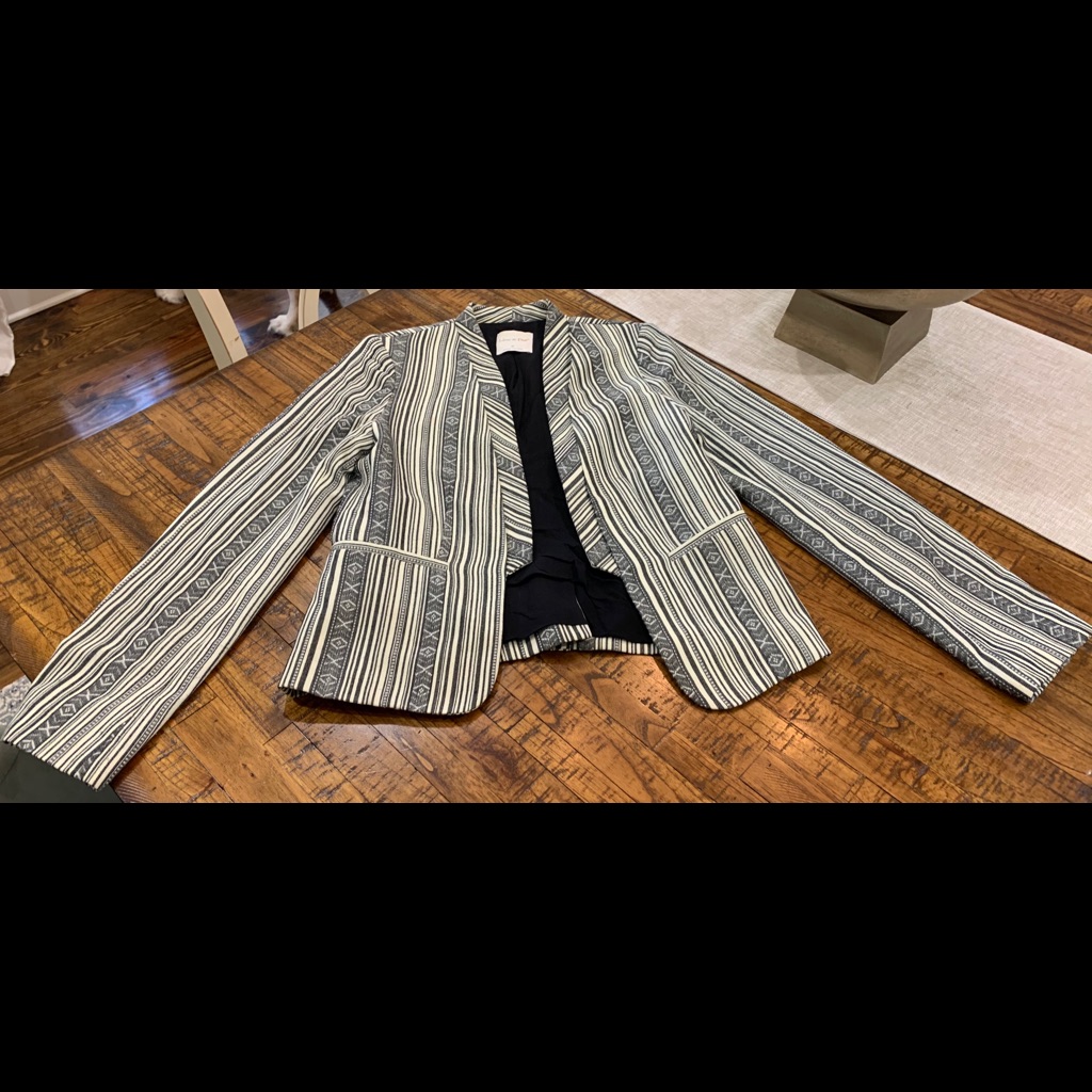 Line & Dot Patterned Blazer